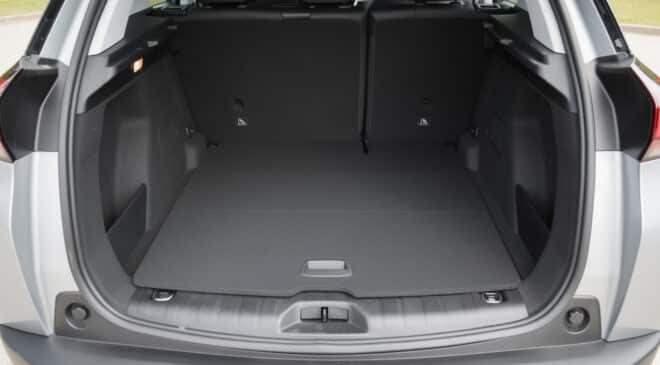 découvrez les dimensions précises en centimètres du coffre de la peugeot 2008 pour optimiser votre espace de rangement et planifier vos chargements en toute simplicité.