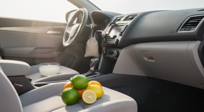 découvrez des astuces efficaces pour éliminer rapidement et durablement l'odeur de cigarette dans votre voiture et retrouver un intérieur frais et agréable.